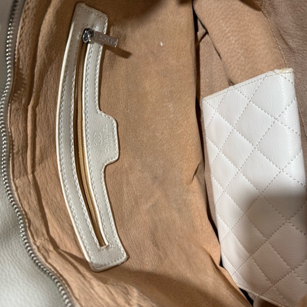 Chanel White and Black Quilted Women's Bag - Picture 4 of 5